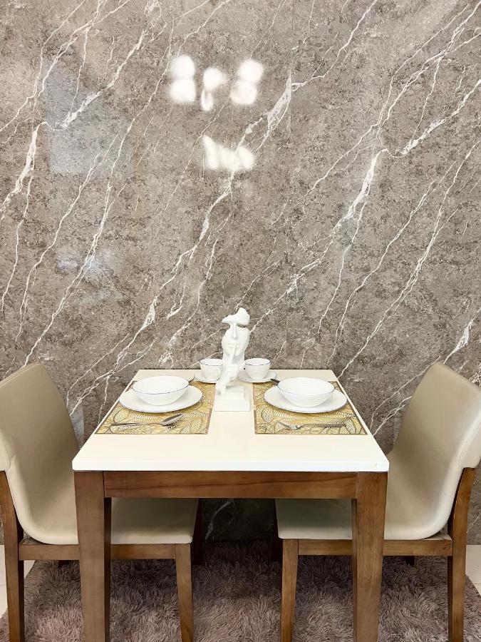 La Palazzo - Across Uptown Mall & Grand Hyatt Bgc Taguig Luaran gambar